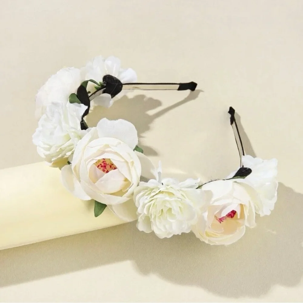 Blooming Beauty: White Flower Headband for the Perfect Boho Chic Look! NWOT